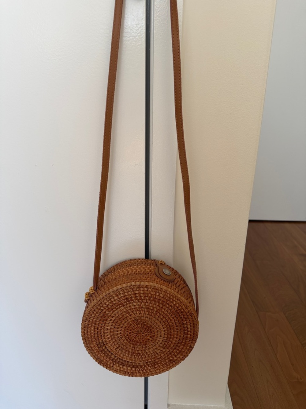 Round Woven Crossbody Bag in Tan